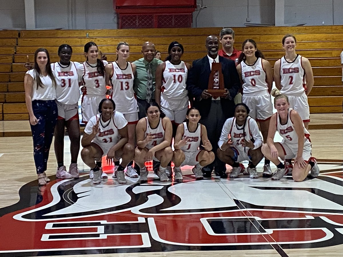 EDREED_NP's tweet photo. .@ECSsports pulls off the girls District 2A-11 sweep 🧹 with girls basketball beating Sarasota Chr. 81-34 and girls soccer beating Imagine School 6-2. Go to https://t.co/NVA3pyuV9y later to see pix, videos and recaps of those and all of tonight’s district final action. @ecshoops https://t.co/uVAOnjihrZ