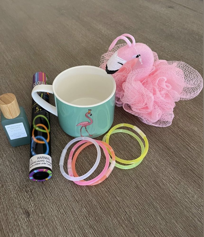 Ahhh Darren Hayes Concert Eve.. 
All the essentials for the weekend away! <a href="/CassBridge/">Cassie Bridge</a> &amp; <a href="/Socksnbuttons/">Socksnbuttons</a>