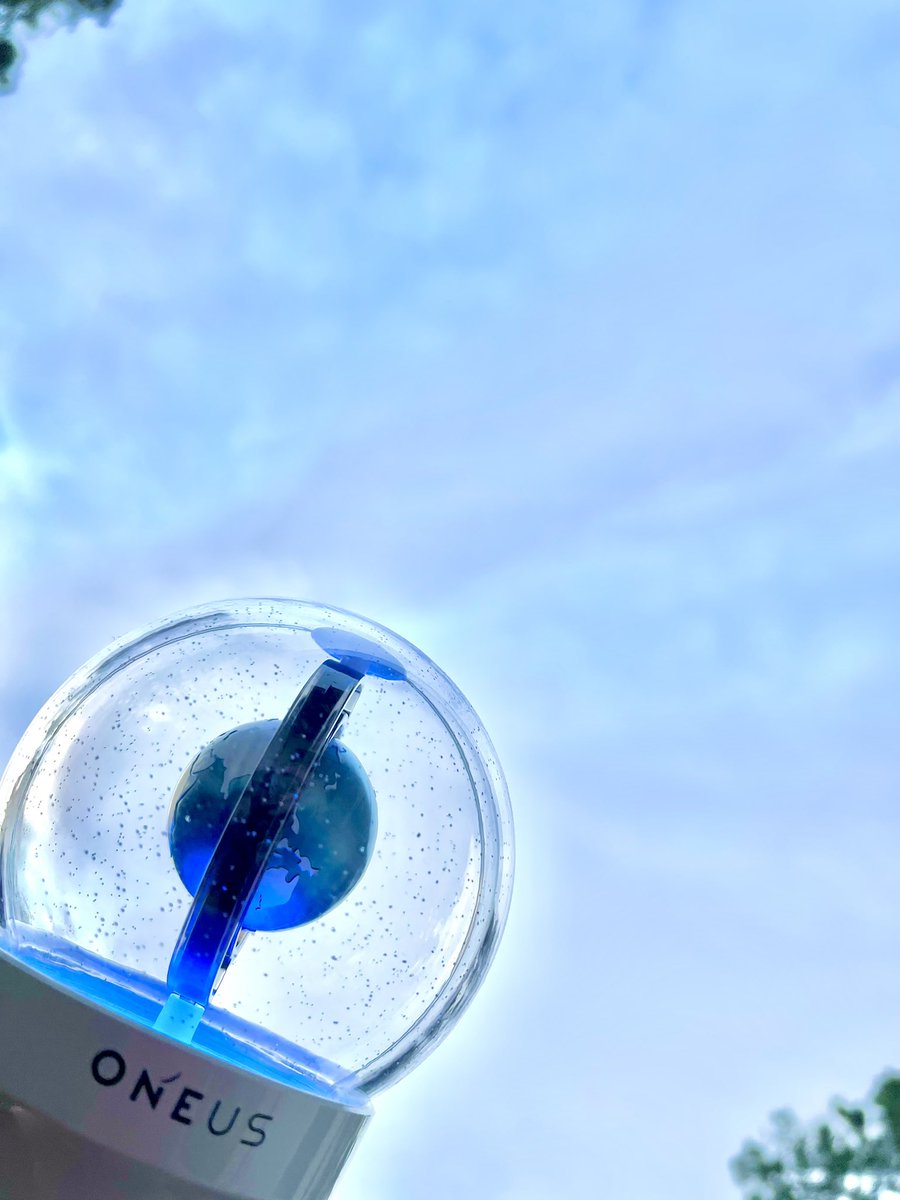 I took some pictures of my lighstick because I wanted wallpapers so here go ~