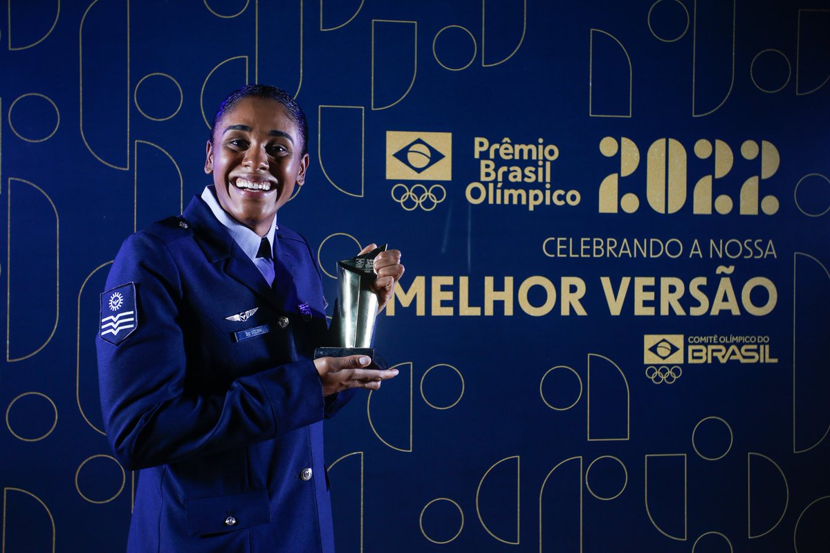 basquetebrasil's tweet photo. É a melhor do ano! 

Na noite desta quinta-feira, @vitoriamarc22 recebeu o troféu de melhor atleta do basquete 3x3 brasileiro em 2022 durante o Prêmio Brasil Olímpico 👊🏻

Na mesma noite, a CBB recebeu o prêmio por @Bruno_Caboclo, eleito no basquete 5x5.

📸 Wander Roberto/COB https://t.co/EX0iYNKWkz