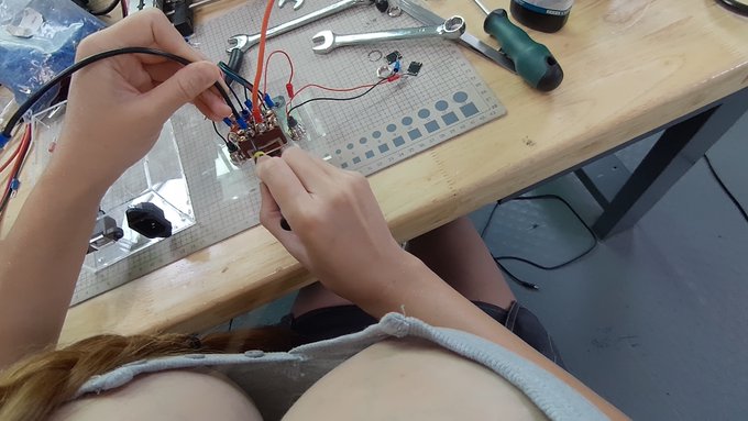 I got yer Chinese Spy Balloons right here! 🥁 Sorry terrible joke but I'm the best-equipped person on