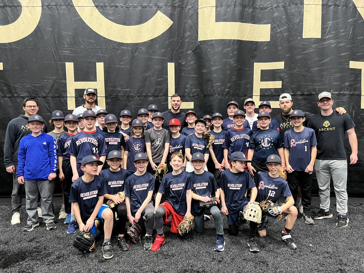 AscentAthlete_'s tweet photo. Train at Ascent Athlete. Train with World Series Champions.
A big thank you to #AscentPro, #WorldSeries Champ and East Side LL alumni @chazzyfizzz for stopping by tonight and meeting the boys!
This is the Ascent Athlete experience! https://t.co/jHTp4Nc9GN