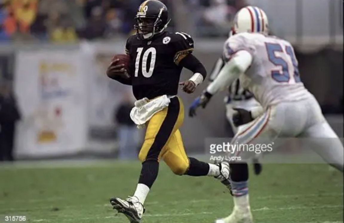 HelmetAddict's tweet photo. In fact the Steelers played the Oilers on real grass only one time in 1997 at the Liberty Bowl in Memphis. The next year they played on turf at Vanderbilt and that was the last year they played as the Oilers. https://t.co/H8SHv3ruKu