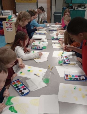 ⁦@ymcacassclay⁩ of Cass and Clay Counties Learning Center at Schlossman the kids had a visit from an artist. Amanda came in and did a Monet coloring painting with the school-age children! #inspiringouryouth #experiences #greatymcaleaders
#thanksamandafrost