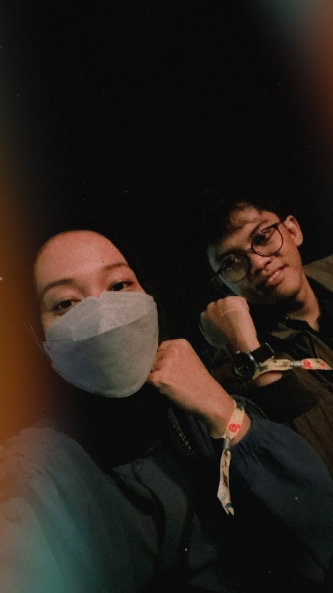 dianoriginal's tweet photo. konser date pertama kita kok yo keterak udan di ending. https://t.co/JL2BJco5hz