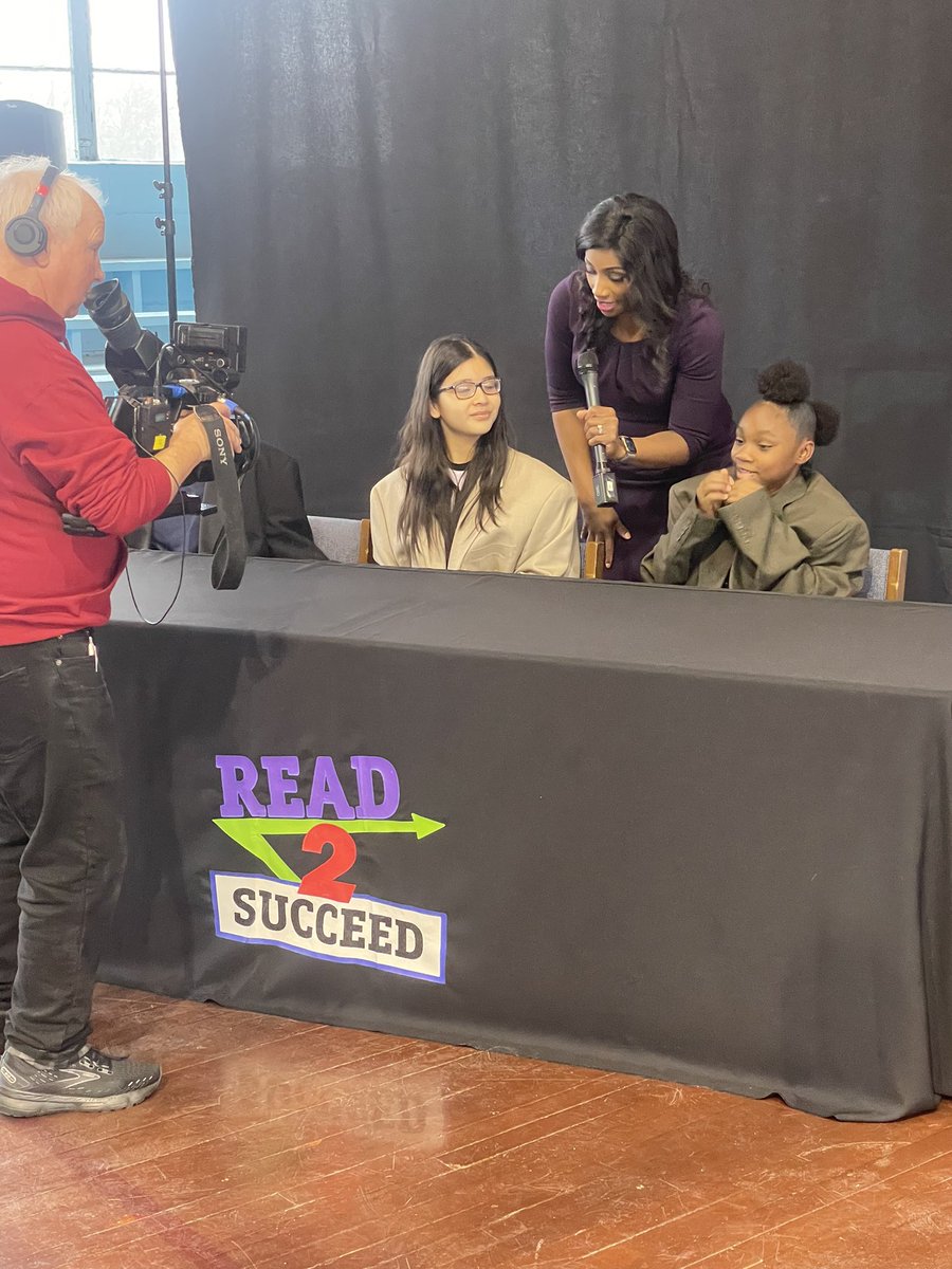 SumnerSeahawks's tweet image. Our Seahawks had fun celebrating their love for reading today with @WFMY @GCSchoolsNC @MrsHinton3 @ShelenaChavis #read2succeed