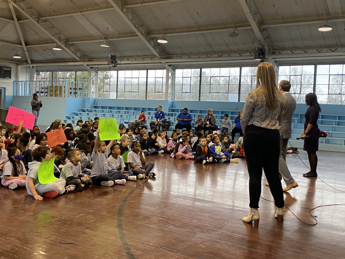 SumnerSeahawks's tweet image. Our Seahawks had fun celebrating their love for reading today with @WFMY @GCSchoolsNC @MrsHinton3 @ShelenaChavis #read2succeed