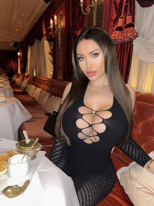 Caviar or Boobs?? https://t.co/g9XwEbOOkT