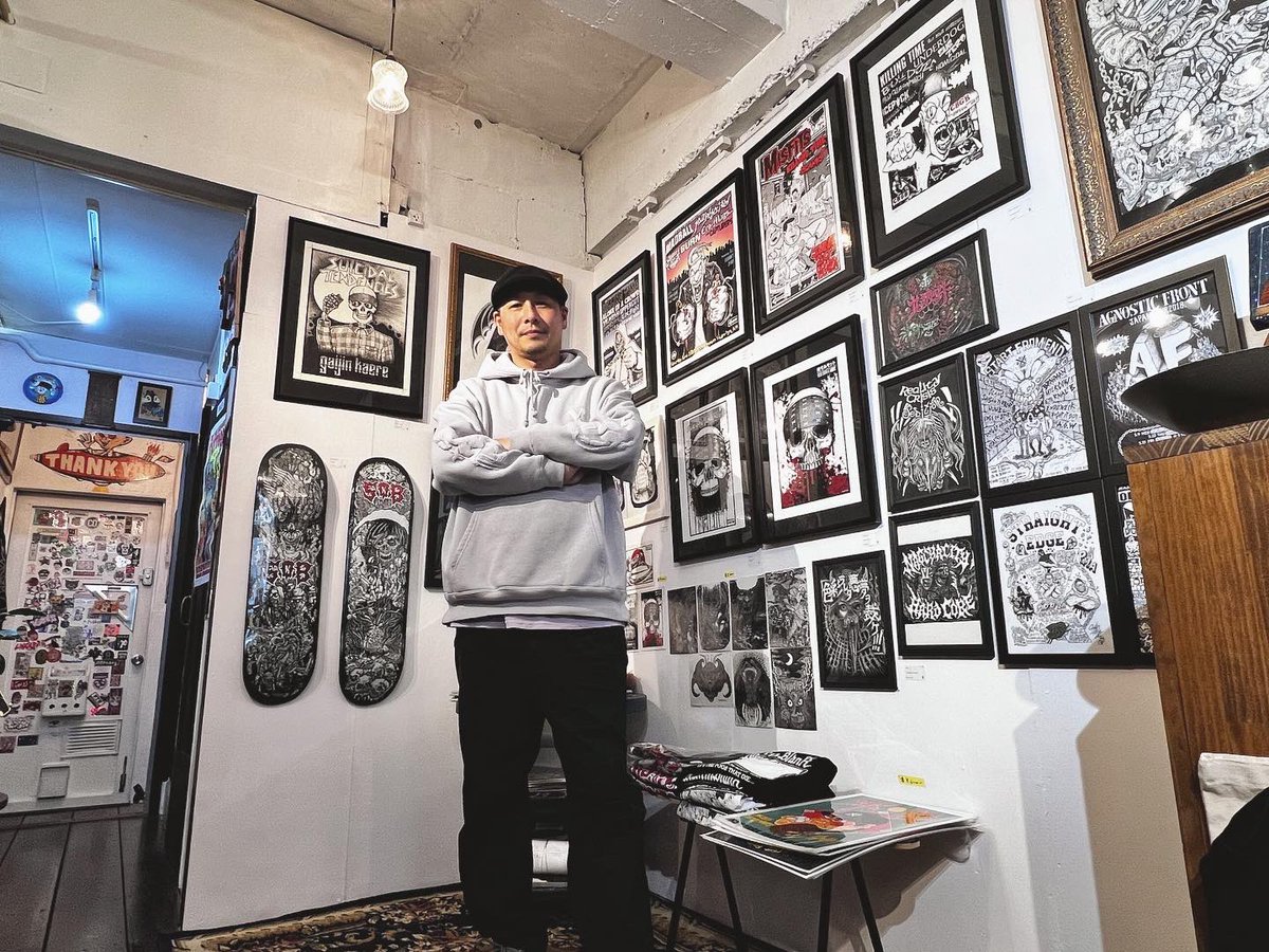 ENDstartfromend's tweet photo. 先日は名古屋 @koner_gallery に行き、自分も参加してる @gxbxt365 HC.PUNK ART EXHIBITIONを見てきました🔥
自分もそうですがフライヤー原画の展示はしたことほぼないので、そういった各アーティスト達の描いてある工程や工夫などが見れる貴重な展示ですね👍
ハードコアシーン、パンク��ーンが好きで https://t.co/ZaJ2CVc9ud
