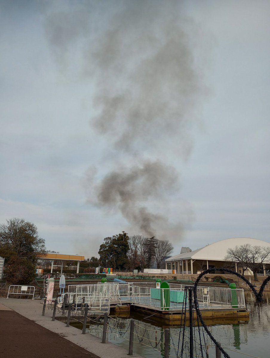 ri_kk_un's tweet photo. 煙すごい！！火事？ https://t.co/vTesMXZEo2