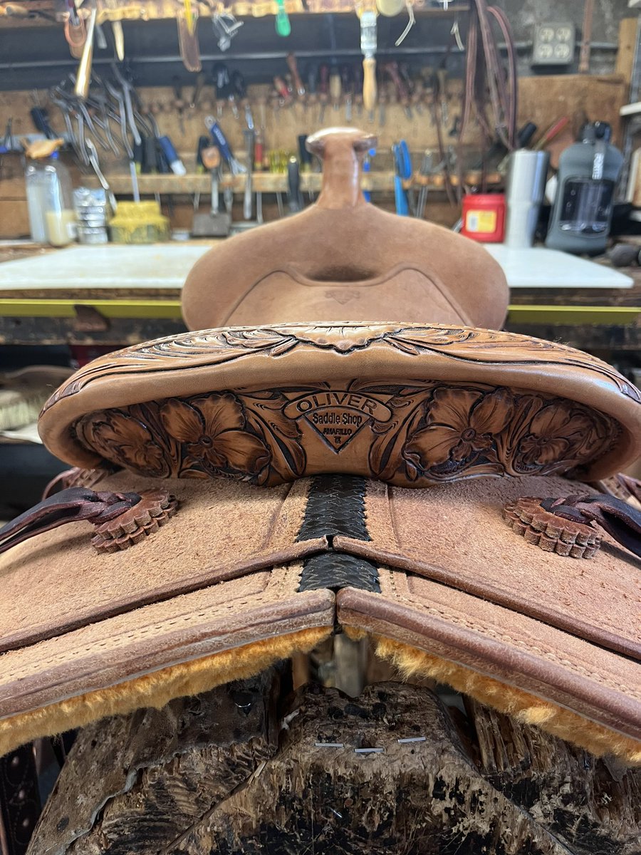 HunterlaneLane's tweet photo. Built my first saddle today! https://t.co/2vpvTJhrZy