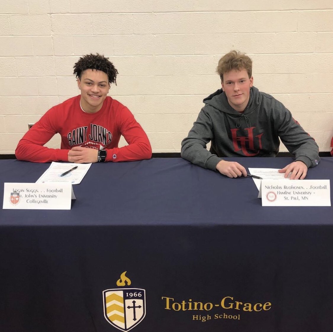 LoganSuggs1's tweet photo. Official! ✍🏽🔴⚪️ https://t.co/o9HITa253f