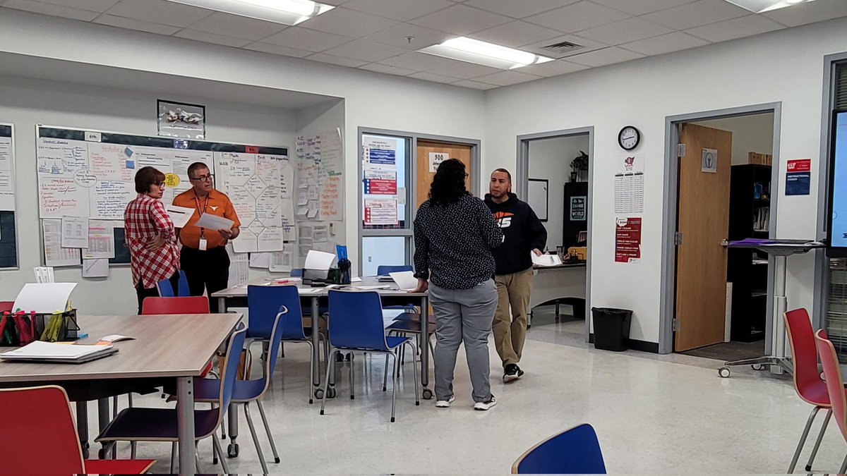 PJohnson_BAMS's tweet photo. Thank you Ms. Tonche for the TRTW refresher for new and veteran teachers! Engaging and empowering our students to communicate their own understanding to one another! #ABpartners ❤️💙 https://t.co/lhnWwVQr3q