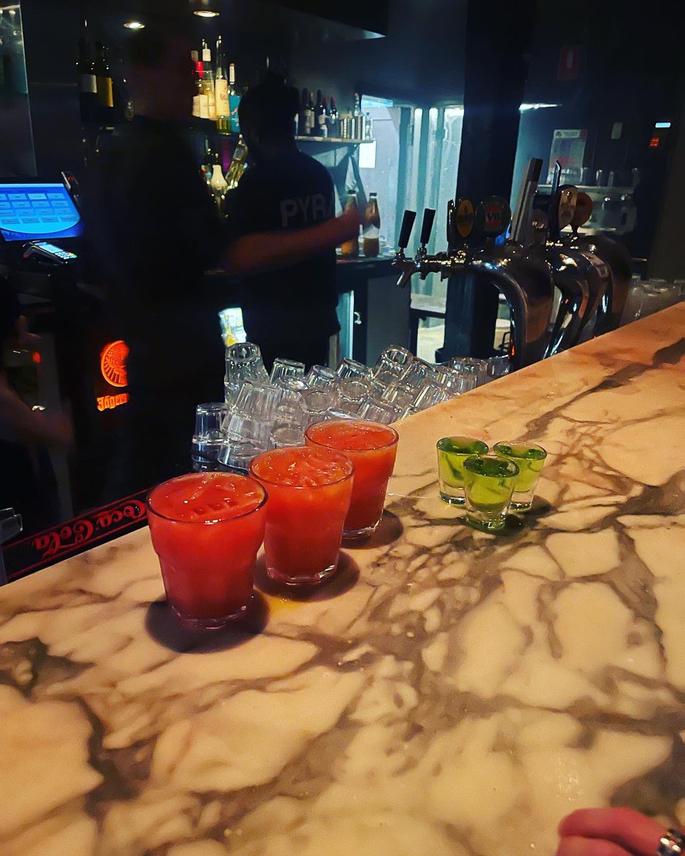 Taj_Tigger's tweet photo. #BottomsUp https://t.co/13fdqp84Ju