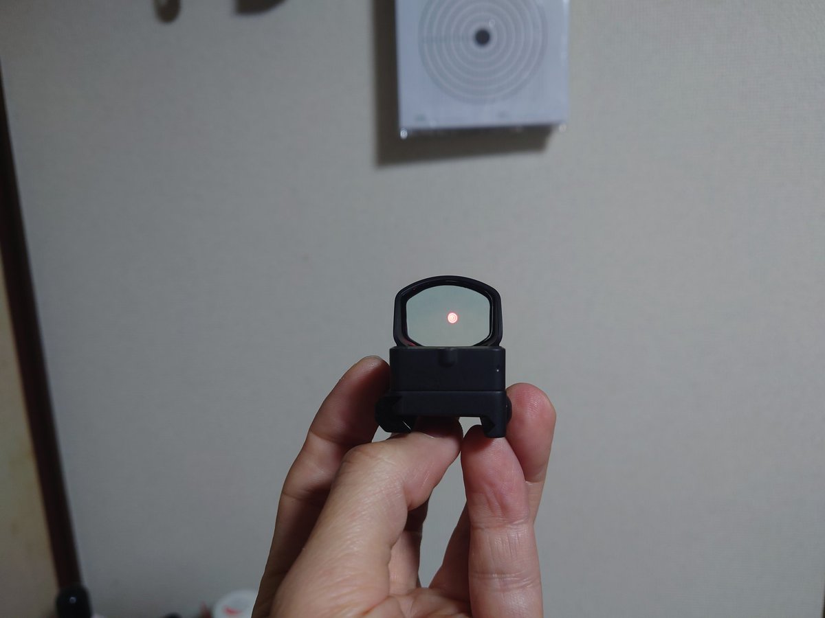 L2epmaHHmR2Pvxm's tweet image. ABSOLUTE PRO着弾。箱の時点でカッコイイ!

レンズもクリアでドットも歪みなし(⁠*⁠´⁠ω⁠｀⁠*⁠)

ただーし!（続く）

#ABSOLUTEPRO
#NOVELARMS
#サバゲー
#ドットサイト