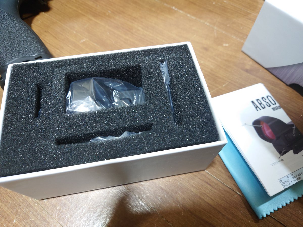 L2epmaHHmR2Pvxm's tweet image. ABSOLUTE PRO着弾。箱の時点でカッコイイ!

レンズもクリアでドットも歪みなし(⁠*⁠´⁠ω⁠｀⁠*⁠)

ただーし!（続く）

#ABSOLUTEPRO
#NOVELARMS
#サバゲー
#ドットサイト