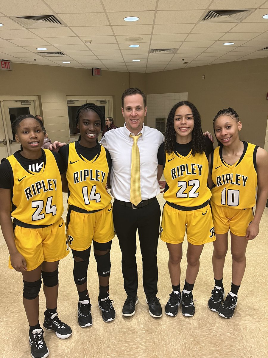 Huge win on senior night 46-44 over Lafayette. So proud of our seniors and the young ladies they have become. Paris Morgan led the way with 24 and Alorian Story added 15. #team #family <a href="/RipleyHS/">Ripley High School</a> <a href="/DillonBarnesDJ/">Dillon Barnes</a> <a href="/SS_Sports_/">Southern Sentinel Sports</a>