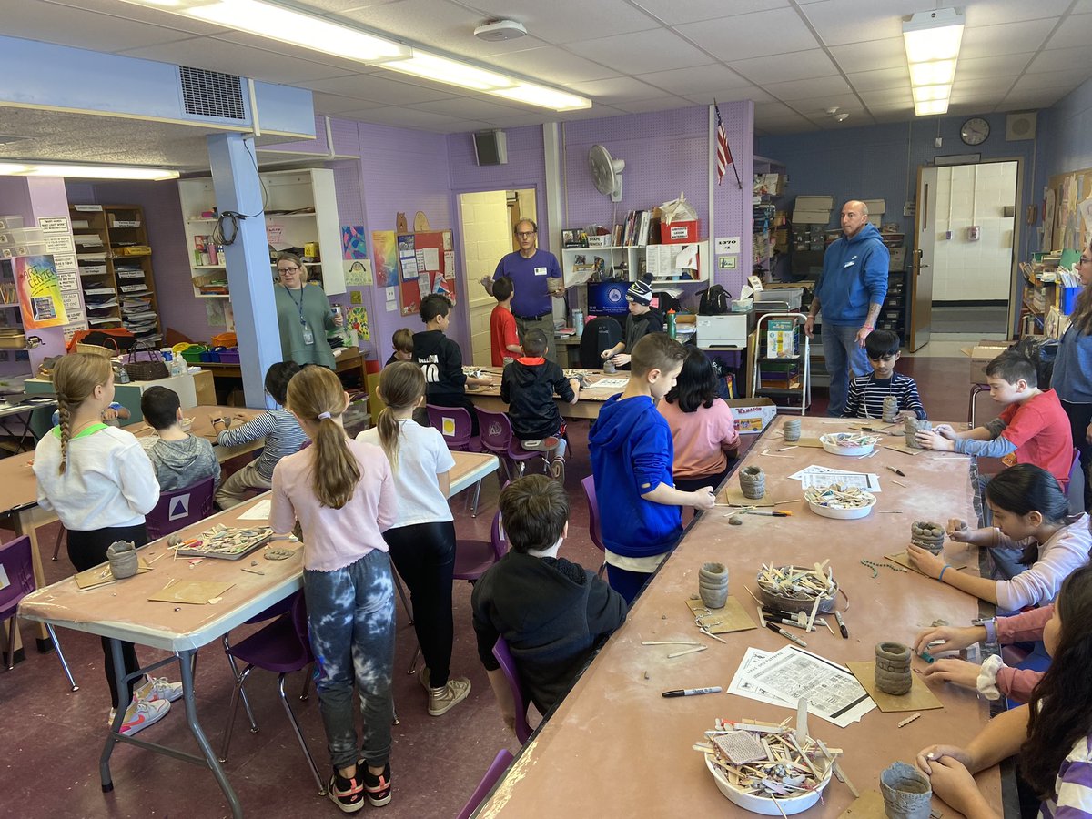 KSeidel23's tweet photo. 4th graders at #obelem participated in A Day in Clay with resident artist Cliff Mendelson. They did a beautiful job smoothing out their clay, creating designs and getting ready for paint! We cannot wait to see the final product! @POBSchools @sgrayPOB @BWileyPOB https://t.co/vXuy2ZMGAb