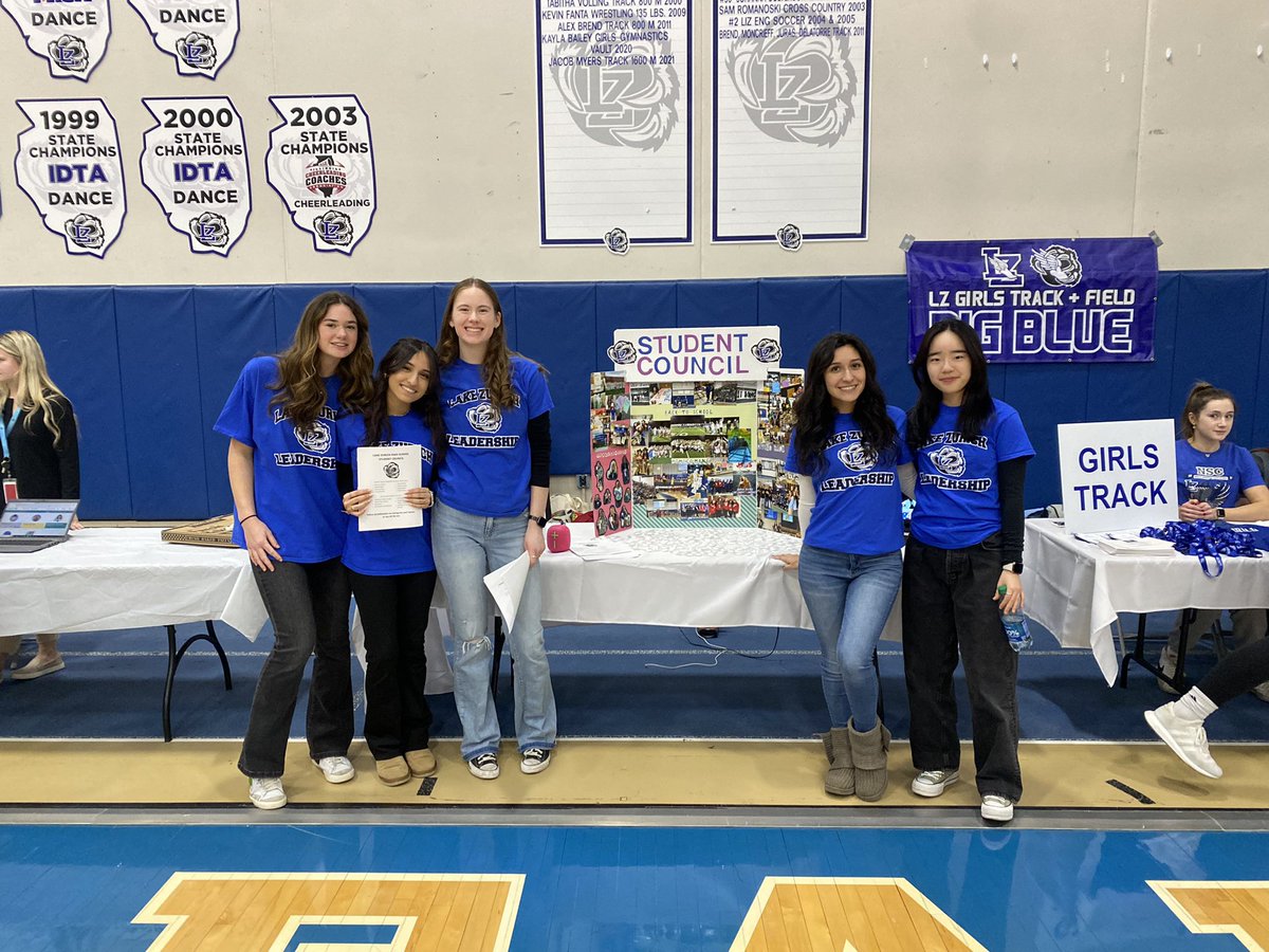 LZHSStudCo's tweet photo. It was so great meeting the Class of 2027 tonight! We hope many of you apply to join @LZHSStudCo this fall!! #weareLZ #itsgoodtobeabear @ErinDeLuga @LZHSBEARS ๐ป๐ป https://t.co/V6zivY47kS