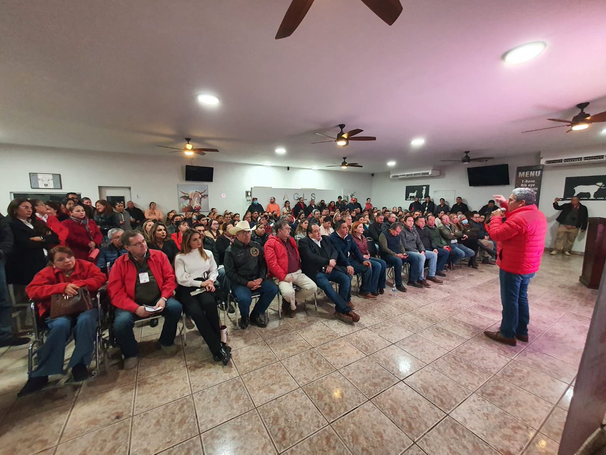 ASEPPCOAHUILA's tweet photo. El día de hoy en Sabinas, y contando con la presencia del presidente de la asociación, se llevó a cabo la capacitación:  Estrategias de Persuasión Política. También asistieron los servidores y ex servidores de los municipios de San Juan de Sabinas, Múzquiz, Progreso y Juárez. https://t.co/m3XjM2t6X3