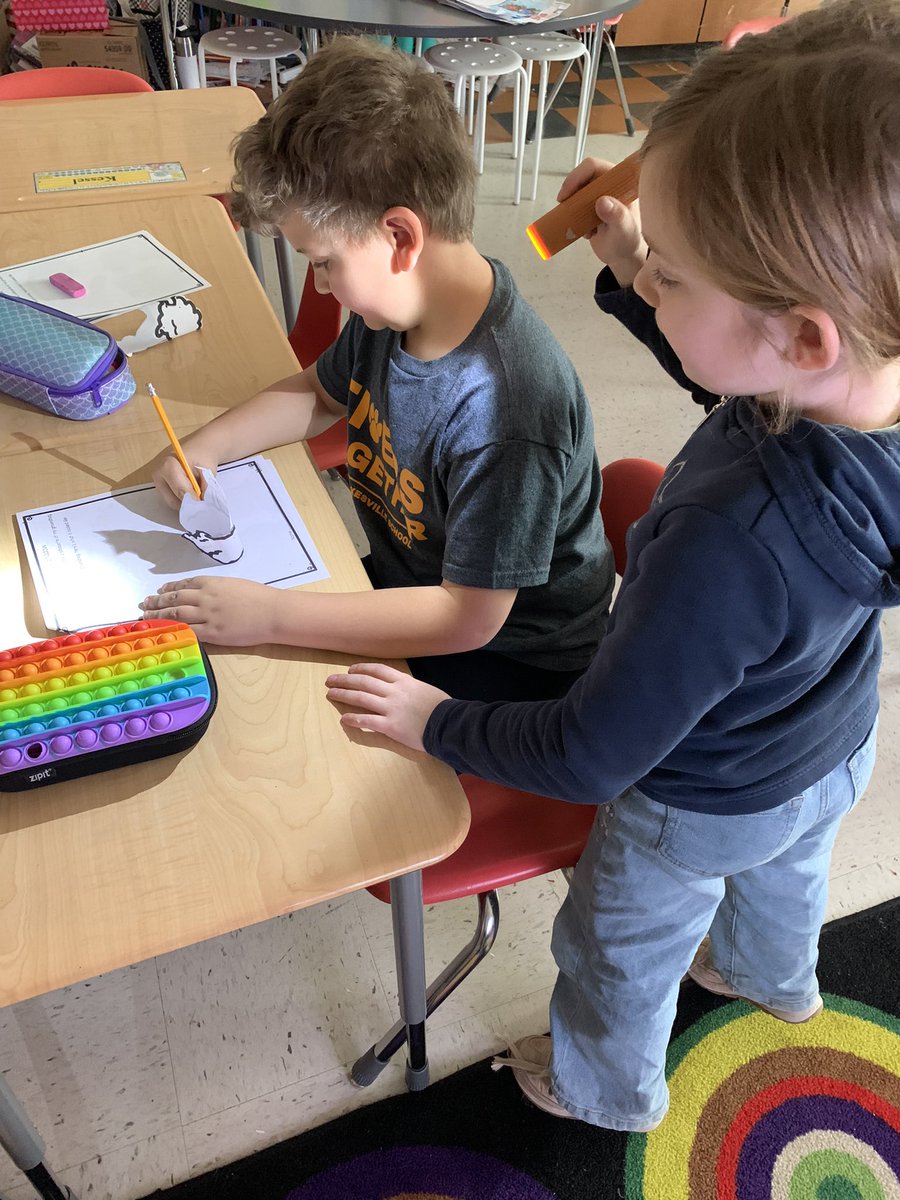 _MsFigueroa's tweet photo. Groundhogs day with my second grade scientists! We did a STEM extension activity where students explored opaque, transparent, and translucent objects as well as natural and artificial light sources. #NokesvilleTigers https://t.co/mjG8zQDXRa