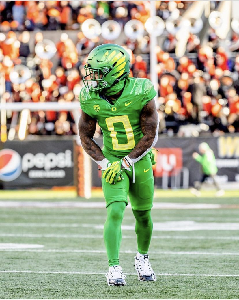 WoW..!After a great conversation with coach <a href="/Locklyn33/">WalkOnCoach ⭕️H 🌰</a>. I am truly honored and blessed to receive another scholarship offer from the university of  Oregon 🦆! <a href="/RegJones20/">Reggie Jones</a> <a href="/BrandonHuffman/">Brandon Huffman</a> <a href="/ChadSimmons_/">ChadSimmons</a> <a href="/HeirFootball/">HEIR Academy - Football</a>