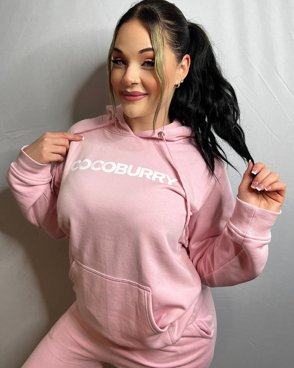 Skyla Novea On Twitter Im Feeling Super Cozy And Cute Asf In My Cocoburry Fit Super Perfect