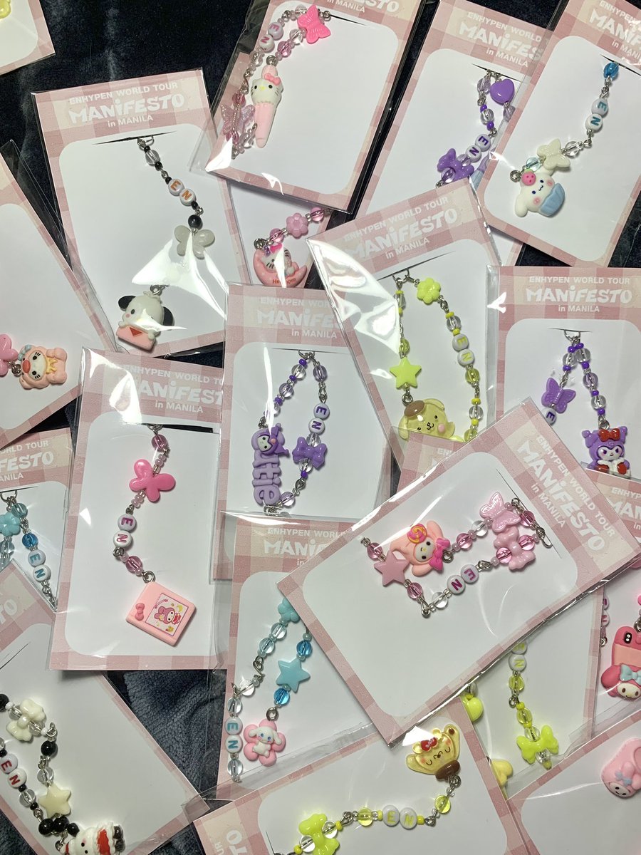 kyoonggyu's tweet photo. #MANIFESTO_IN_MANILA 
~ FREEBIES ~
Sanrio Phone Charm 

• Like and RT
• Show proof
• Very limited qty 
•  1:1

Hello I will be giving freebies on Feb 5 (feb 4 not sure). This will be given randomly. I will post later kung pano niyo ako mahahanap. See youu ^^ https://t.co/uUm2OH0NMT