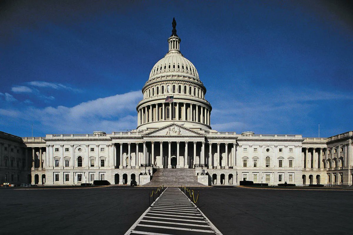 Nine US Senators have called on Biden to expel ex-President Jair Bolsonaro from the US for his involvement in trying to overthrow President Lula's government on January 8. This follows a similar request by House Democrats.