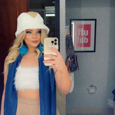 Amanda B 🐝 tweet media