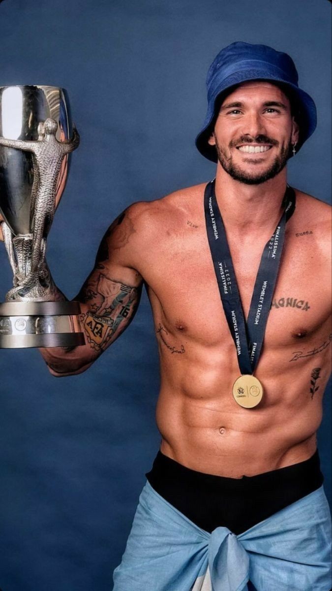 ——— ——— ——— ——— ——— ———
   :                 ⚪ RODRIGO DE