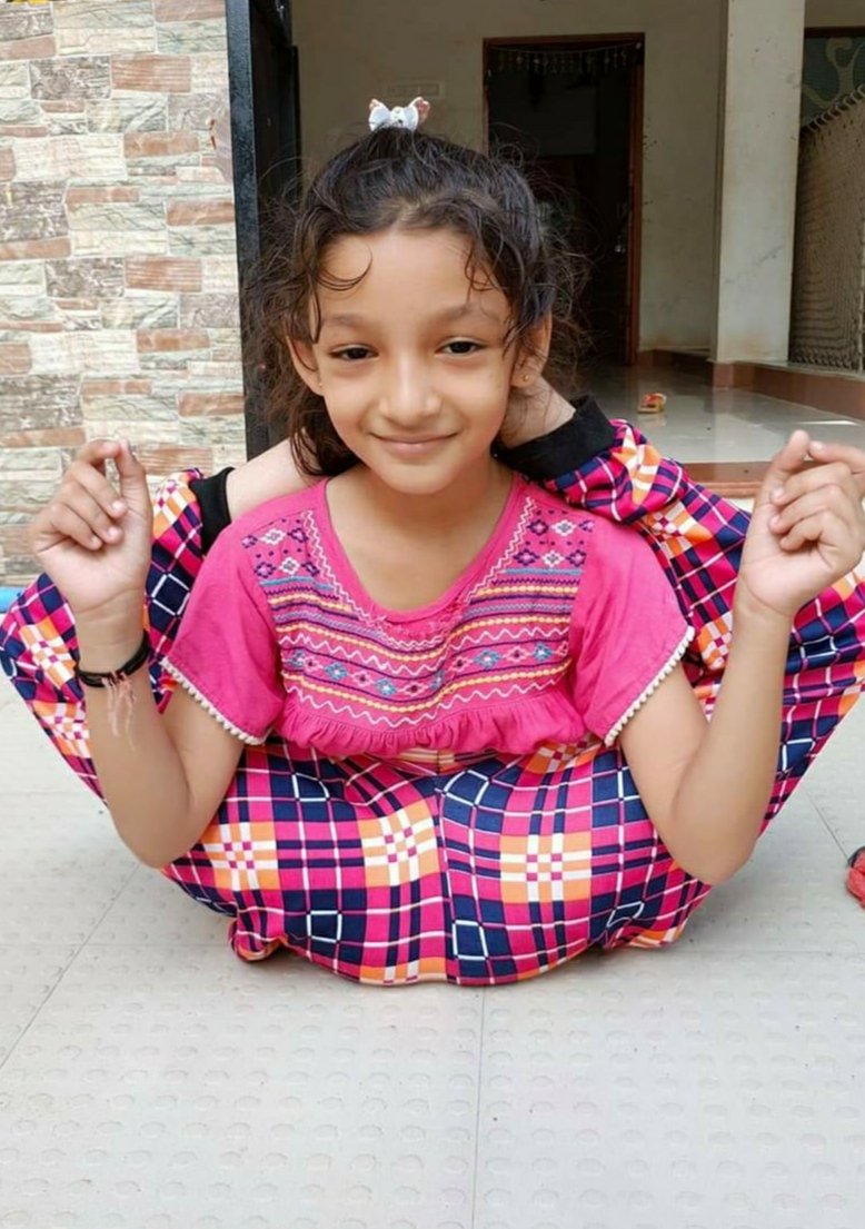 દૈદીપ્યમાન દશક પૂરો...આવનારા દશકોમાં પૃથ્વી પર પથદર્શક બની ઝળહળો એવા અંતરના આશિષ..જીંદગીમાં જે પણ જંગમાં ચઢો એમાં તમારો ફતેહ થાઓ...
જન્મદિવસની ખૂબ ખૂબ શુભકામનાઓ દિકરી રુદ્રા...