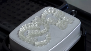 3dshopV's tweet image. In 3D có nhiều ứng dụng trong ngành nha khoa. Tuy nhiên, sản xuất niềng răng trong suốt là một trong những ứng dụng phổ biến nhất của in 3D nha khoa hiện nay. 
#sdls #3dshop #in3d #niengrangin3d #niengrangtrongsuot
3dshop.com.vn/nieng-rang-tro…