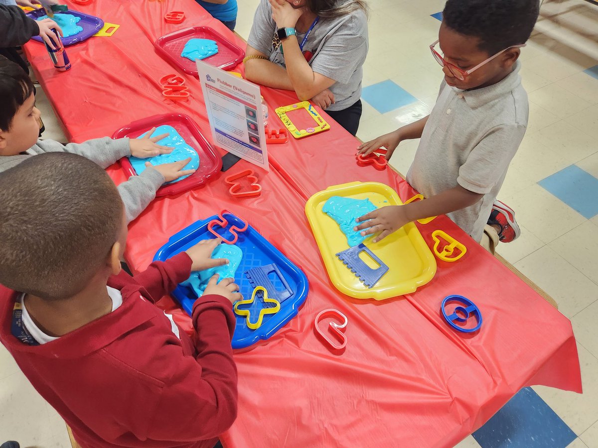 ELAR4Moreno's tweet photo. Academic Night at @MeyerEagles was full of information and fun for the whole family! @LamarCISD https://t.co/yr6hyJwqMD