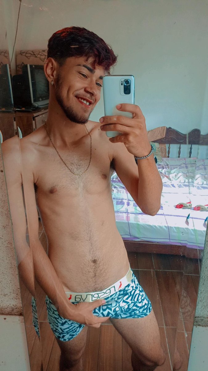 DimasNe53693589's tweet photo. Quer trocar a minha mão pela sua ? https://t.co/dHAgsKqmFK