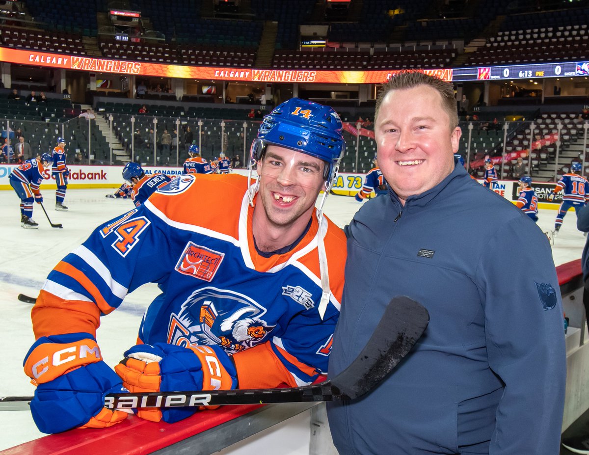 Congrats to Condors Head Equipment Manager Al Oman on working game 700 tonight! #Condorstown