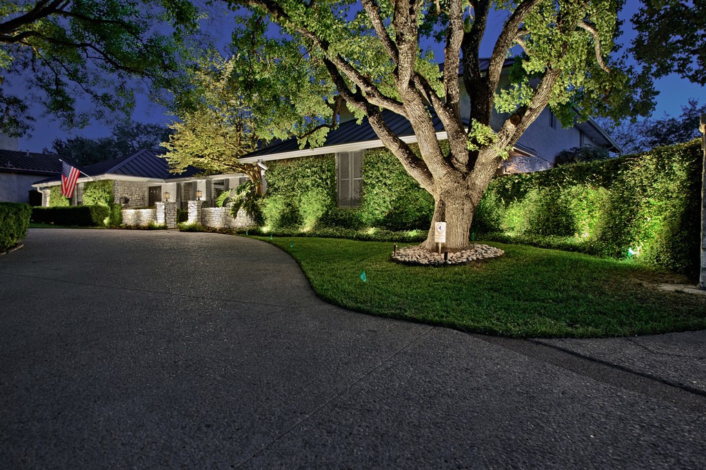 PerfectLightUSA's tweet photo. Light up your yard to create a safe outdoor space at night and a magical nighttime hangout spot simultaneously.

Read the full article: 10 Outdoor Lighting Trends
▸ https://t.co/zksZY5BTpo

#OutdoorLighting #HardscapingLighting #OutdoorLightingTrends #ThePerfectLight https://t.co/HzlcnKSZ74