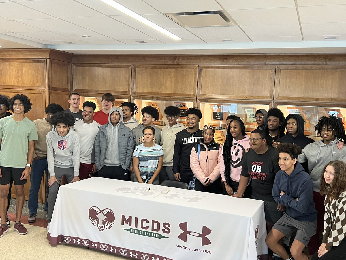 MICDSfootball's tweet photo. So excited for @Hall9Steve who had his signing ceremony in front of family, coaches, teammates and friends.  It has been a blessing to be able to coach such an outstanding young man.  Congratulations Steve.  Lindenwood is getting one of our finest !! https://t.co/3t3vo714oM