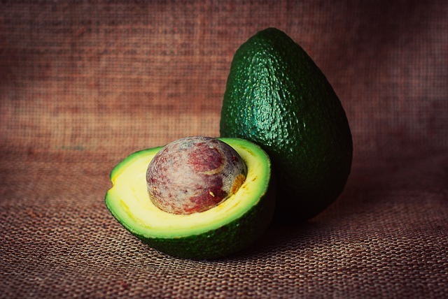 porktendencia's tweet photo. "Aguacate": 
Por quienes debate si se le llama así o palta. https://t.co/HtF48awzSg