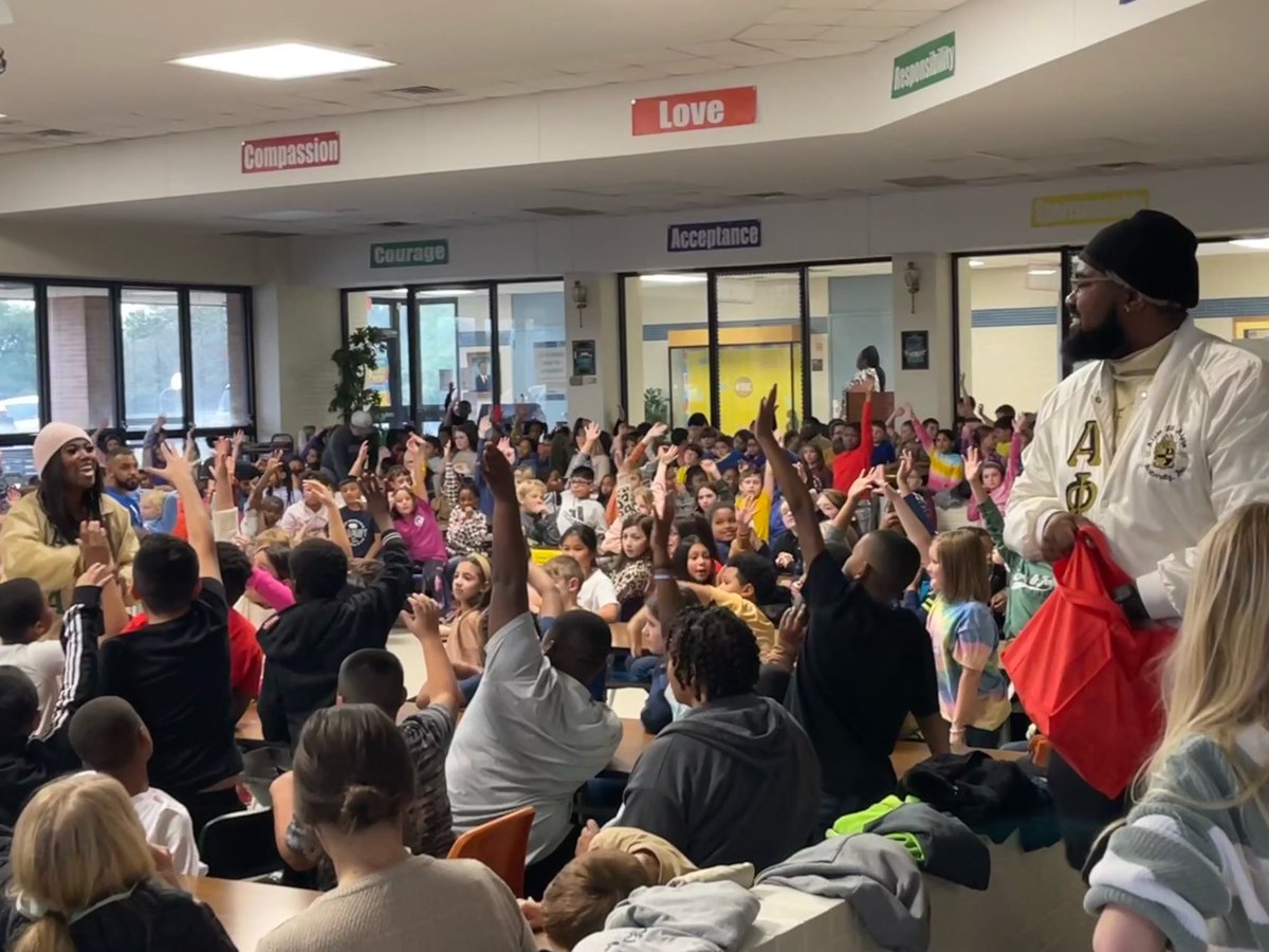 ThetaMuAlphas's tweet photo. We wanna give a huge shoutout to Alumni Bro. Dettrick McChristian and Bro. Willie Kinch as they traveled to Lufkin, Texas this evening to speak at Brandon Elementary as apart of their annual Black History Program.🤙🏾 #SHSU26 #SHSU #payhΘΜage https://t.co/suhboKwjaP