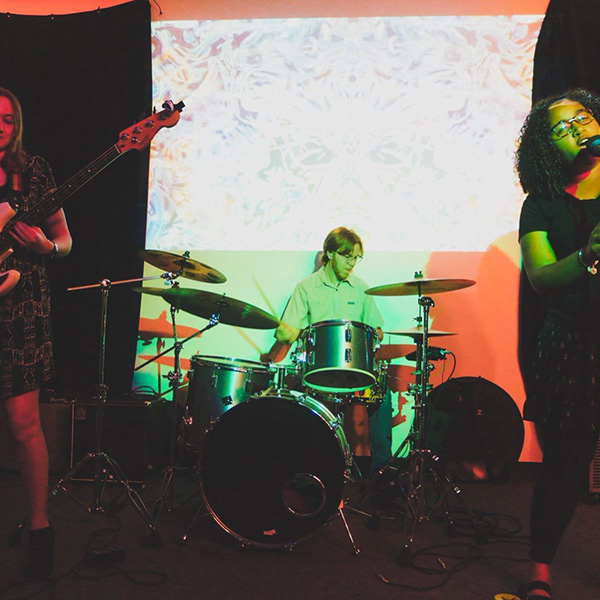 Música En Palabras tweet media