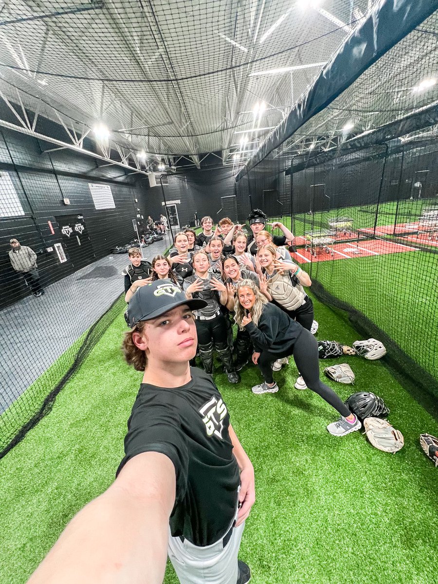 Happy #NationalCatchersDay to these amazing young athletes. This group works hard and gets after it every week! 

Catchers are a different breed! 🤩💪🏼😈