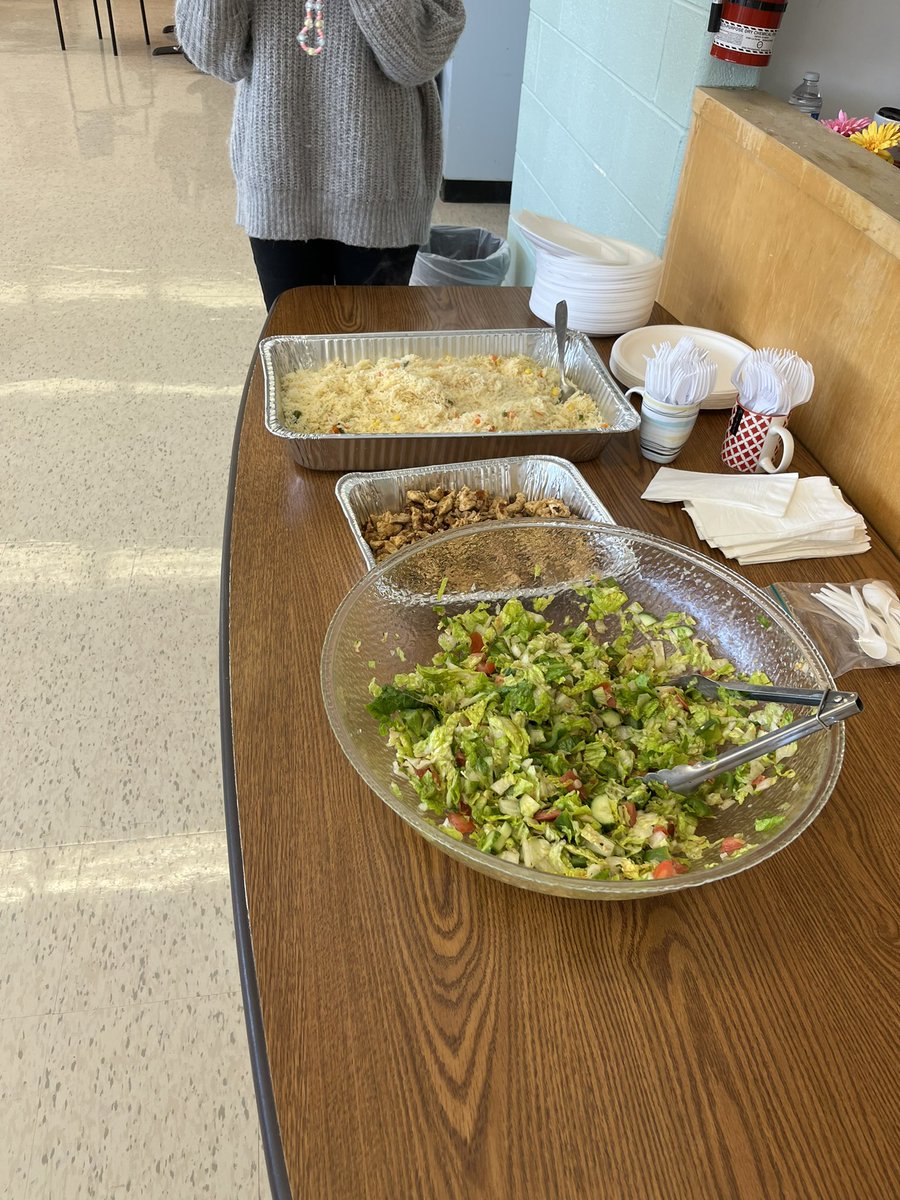 TDSB_MSPS's tweet image. Mary Shadd’s Young Women on the Move club having a cooking class with @NuhaN57483762 to make their lunch. #looksdelicious #wellbeing #grade7and8 @sawh4kids @LC3_TDSB