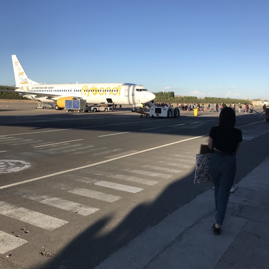 negro_standup's tweet photo. Vuelo con la capitalista empresa de aeronáutica Flybondi yendo a BsAs para hacer escala y seguir a Córdoba Capital. Tierra del fernet y del vino sin soda https://t.co/MeEtBQLGXv