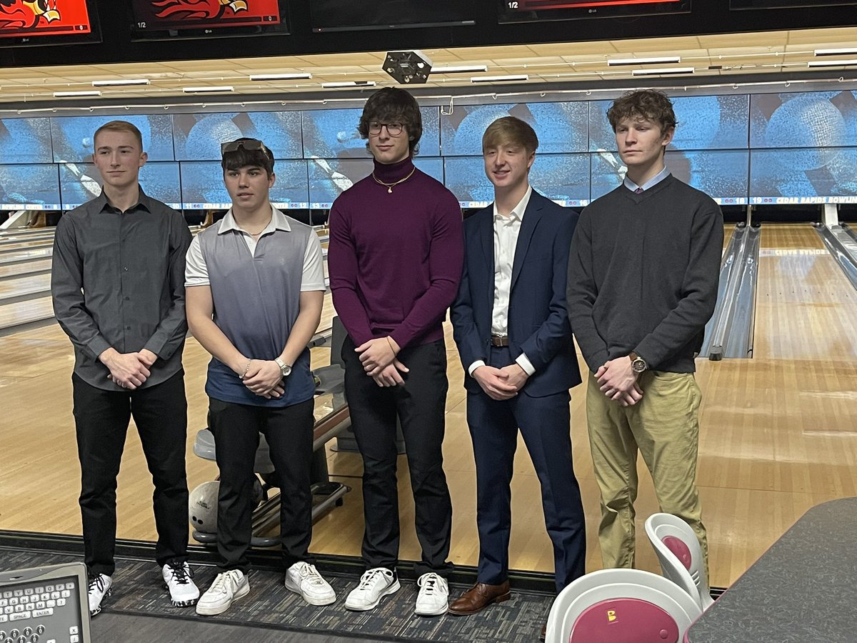 bowling_lm's tweet photo. Congrats to all the Seniors! https://t.co/pWmfTpdq5p