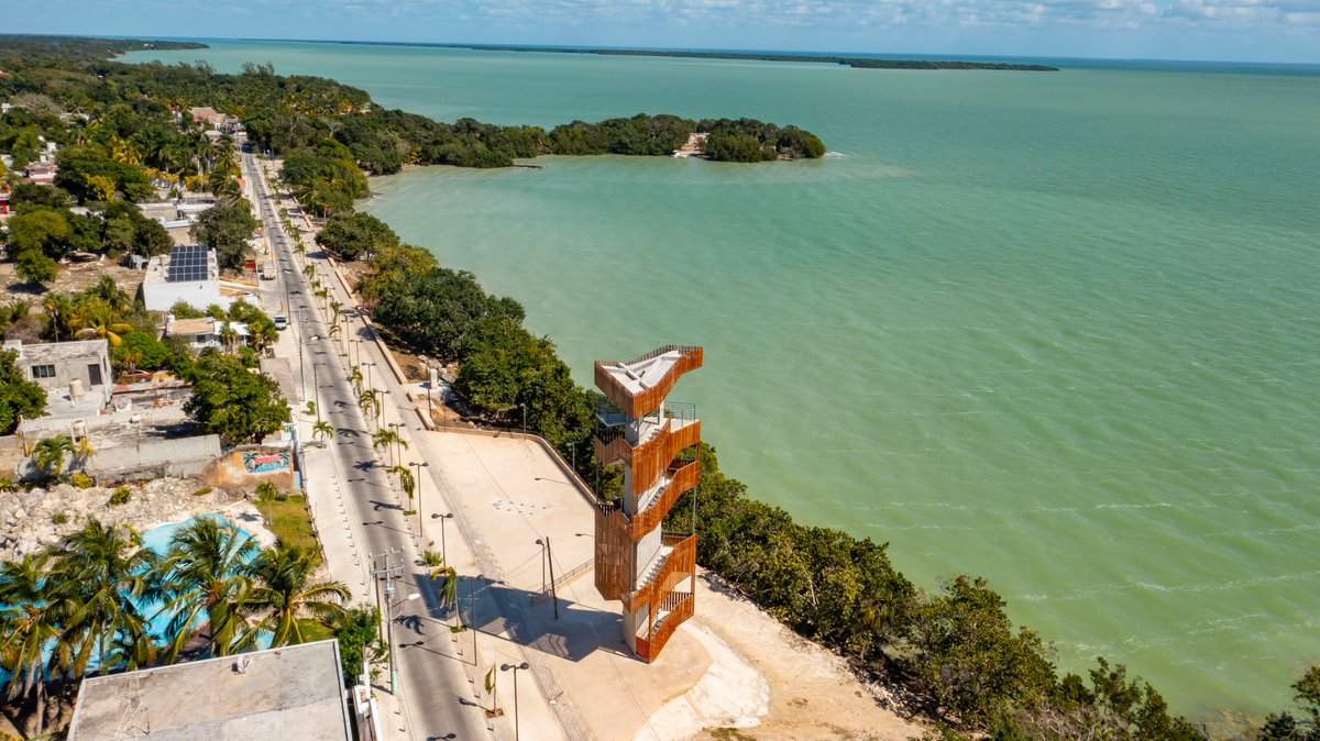 SEDATU_mx's tweet photo. ¿Ya conoces el malecón que construimos en Chetumal, #QuintanaRoo?

Con el Programa de #MejoramientoUrbano intervenimos más de 17 mil m2; los trabajos incluyeron la renovación de la imagen de la Costera de Calderitas y del corredor comercial. Aquí los resultados.

#ChetumalLate❤️ https://t.co/UeBq0iCjkg