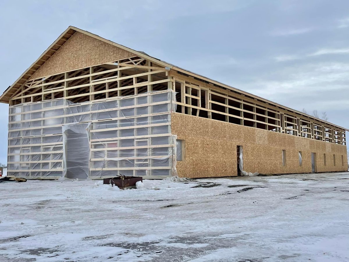 pistolannie45's tweet photo. 5 Family Ranch construction is coming along 👌🏽!!  #mnweddingvenue #mnbride https://t.co/lZKHeqLoFS