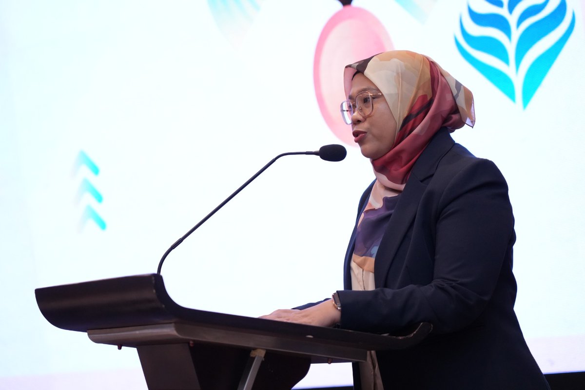 mpocHQ's tweet photo. HAPPENING NOW!
The Malaysian Sustainable Palm Oil for the Vietnamese Market seminar, organised by MPOC, is happening now in Ho Chi Minh City.
#MPOC #MSPO #malaysianpalmoil #sustainable #palmoil #oilpalm #Vietnam #malaysiansustainablepalmoil #redpalmoil #superfood #vietnamevent https://t.co/qlpY3ZLwig