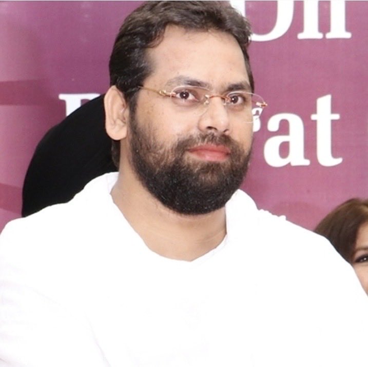 Dev_Brahmachari's tweet photo. जीवन में सबसे बड़ी संपदा है 'शांति' जबकि अशांति सबसे बड़ी दरिद्रता हैं। शान्ति है तो जीवन स्वर्ग है। शान्ति होने पर आभाव में भी आनंद बरसता है।यदि अशांति हुई तो साधन होने पर भी आनंद नहीं मिलेगा।
#motivation #DevendraBhaiji #life https://t.co/73qeRlWDFc