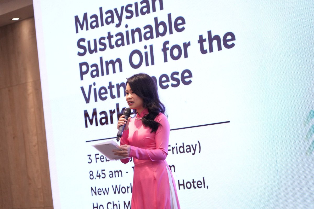 mpocHQ's tweet photo. HAPPENING NOW!
The Malaysian Sustainable Palm Oil for the Vietnamese Market seminar, organised by MPOC, is happening now in Ho Chi Minh City.
#MPOC #MSPO #malaysianpalmoil #sustainable #palmoil #oilpalm #Vietnam #malaysiansustainablepalmoil #redpalmoil #superfood #vietnamevent https://t.co/qlpY3ZLwig